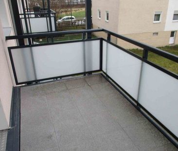 Renovierte 2 Zimmer-Wohnung mit Balkon und Einbauküche! - Photo 4