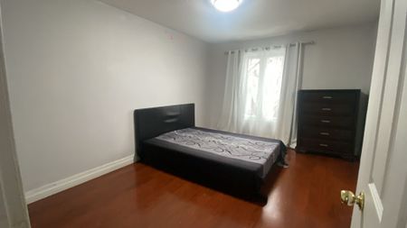 For Lease - 127 Fanshawe Drive, Brampton, Ontario - Photo 5