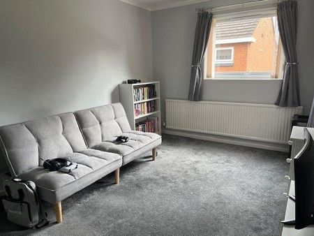 3 bedroom mews to rent - Photo 2