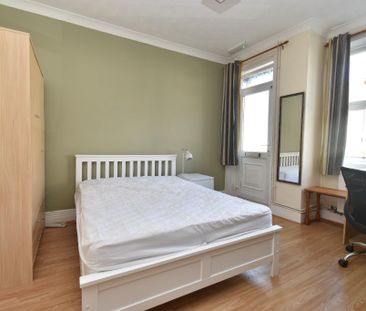 4 bedroom terraced house to rent - Photo 6