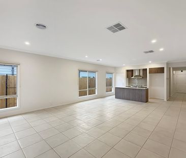 🏡 Brand New 4-Bedroom House in Eynesbury - Photo 6