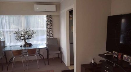 Two bedroom townhouse close to city - Photo 2