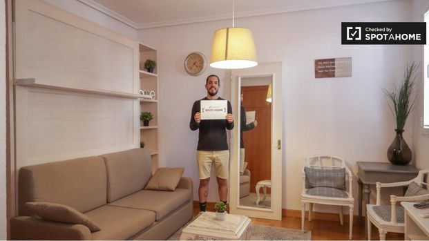 madrid, Community of Madrid 28012 - Photo 1