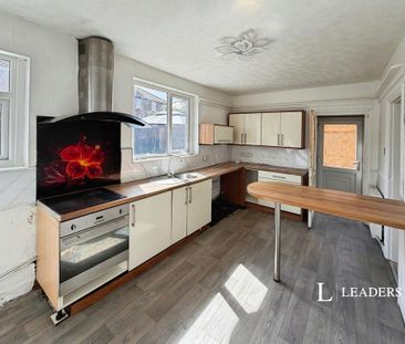 3 bedroom semi-detached house to rent - Photo 6