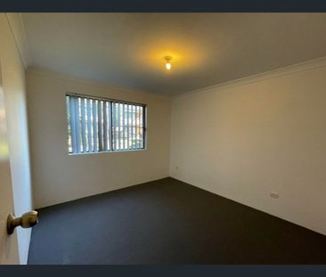 Cozy Two Bedroom Unit - Photo 4