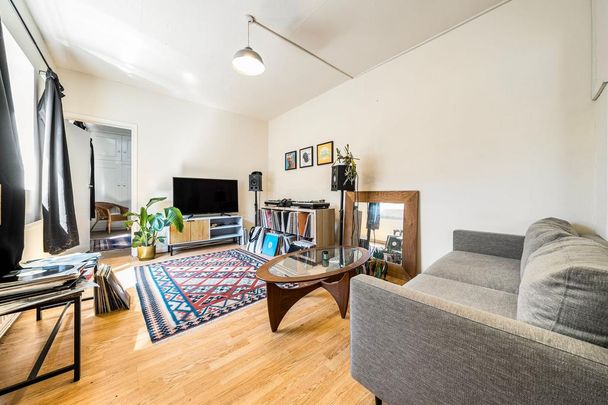 1 bedroom property to rent - Photo 1