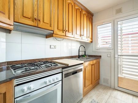 Carrer de Vallparda, L'Hospitalet de Llobregat, Catalonia 08904 - Photo 2