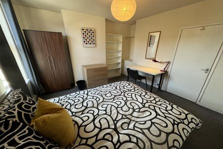 3 bedroom end of terrace house to rent - Photo 5