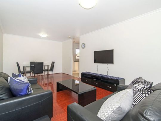 2/33-35 Tourist Road, East Toowoomba - Photo 1