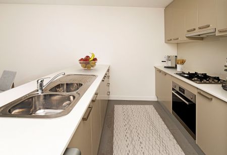 TWO BEDROOM APARTMENT IN THE HEART OF KINGSFORD | UNFURNISHED - Photo 2