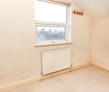 4 bedroom end of terrace house to rent - Photo 3