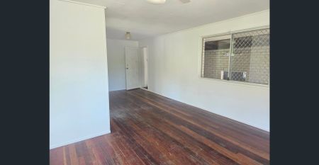 Freshly painted, New Kitchen and ready to move In - Photo 5