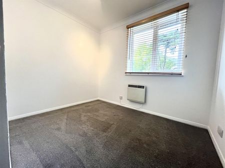 2 Bedroom Flat - Purpose Built To Let - Photo 2