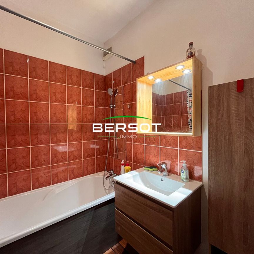 Appartement T2 bis meublé avec terrasse et place de parking - Photo 1