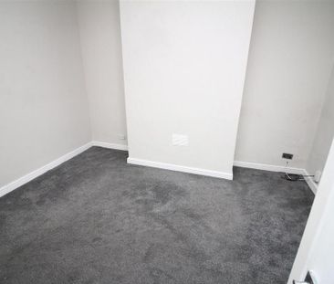 2 bedroom end of terrace house to rent - Photo 3