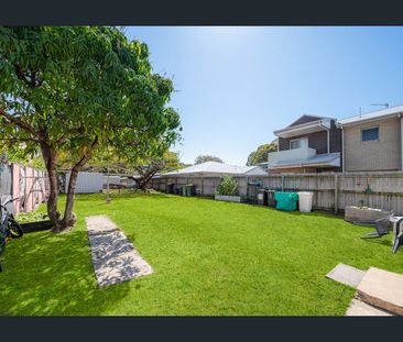 Solidly built quaint Queenslander - Photo 1