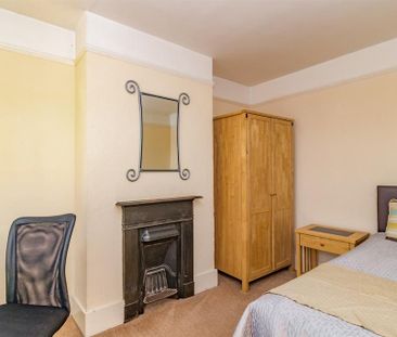 4 bedroom terraced house to rent - Photo 3