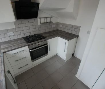 2 bedroom end of terrace house to rent - Photo 5