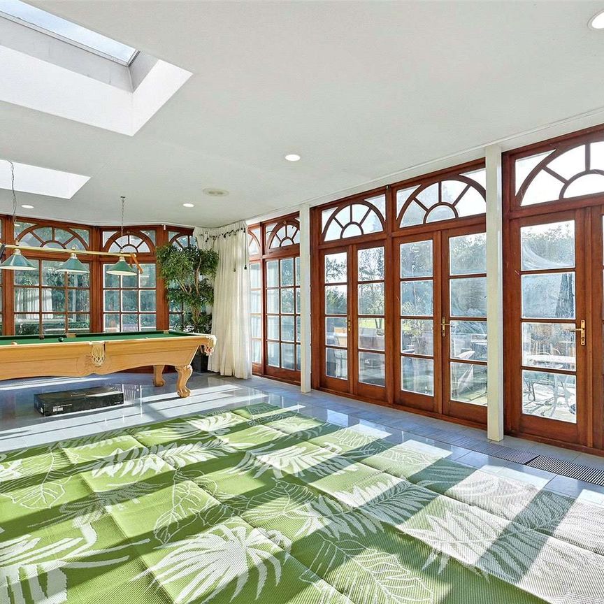 An impressive and imposing country residence set within about 16.21 acres (6.55 hectares) of grounds and gardens, with equestrian and leisure facilities and staff/guest accommodation - Photo 1