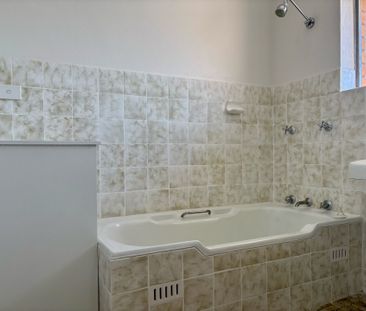 NORTH TAMWORTH - Renovated Upstairs One Bedroom Unit - Photo 5