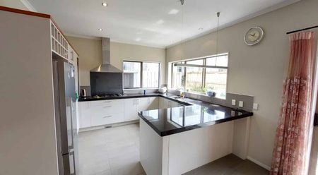 Family House In Henderson - Photo 5