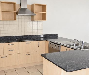 Spacious Family Living in the Heart of Robina - Photo 5