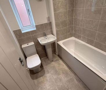 4 bedroom terraced house to rent - Photo 3