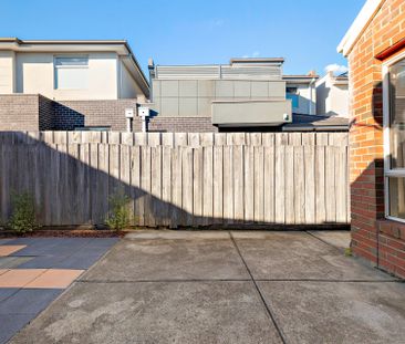 Low Maintenance Beauty - Photo 4