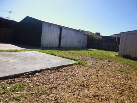 30 Montasell Avenue Deer Park VIC - Photo 4