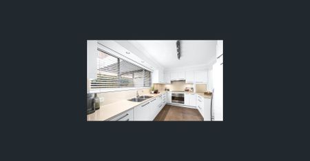 SERENE 3-BEDROOM APARTMENT OVERLOOKING BEAUTIFUL GARDEN MINUTES TO BEACH - Photo 5