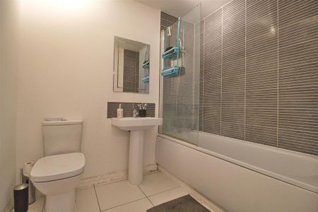 2 bedroom flat to rent - Photo 5