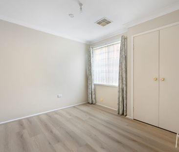 LIGHT-FILLED FAMILY HOME WITH POOL IN QUIET CUL-DE-SAC - Photo 4