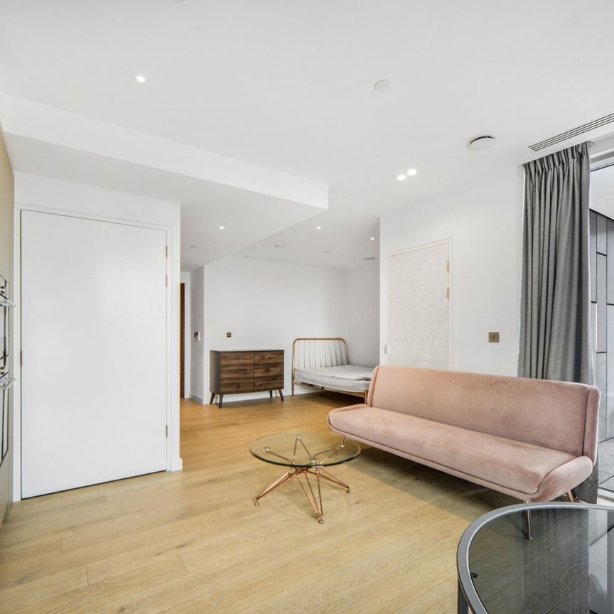 Studio Flat, City Road, EC1V - Photo 1
