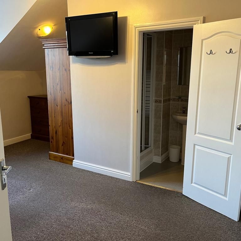 1 bedroom in a house share to rent - Photo 1