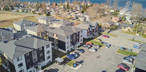 Beau 5 1/2 récent, libre MAINTENANT ! Domaine du Golf; BAISSE DE PRIX !! - Photo 2