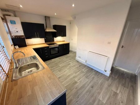 2 bedroom terraced house to rent - Photo 5