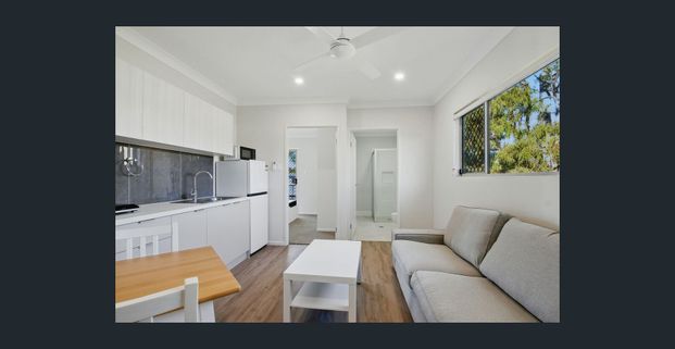 Modern Fully Furnished Studio Apartments – All Bills Included - Photo 1