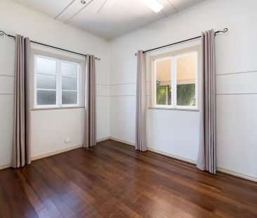 Charming Post-War Cottage in Prime Sandgate Location - Photo 4