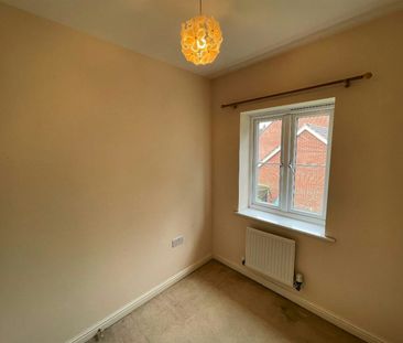 Terraced House to rent on - Photo 2