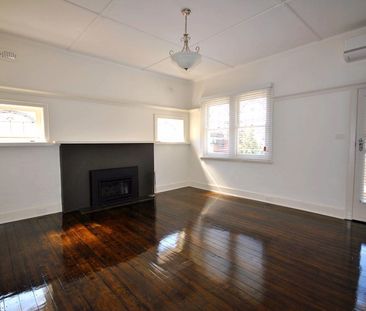 Renovated, Spacious Delightful Deco - Photo 1