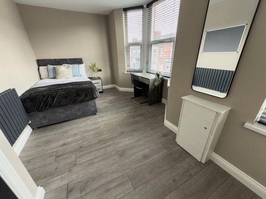 4 bedroom terraced house to rent - Photo 1