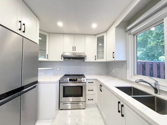 For Lease - 716 Lake Drive, Georgina, Ontario - Photo 1