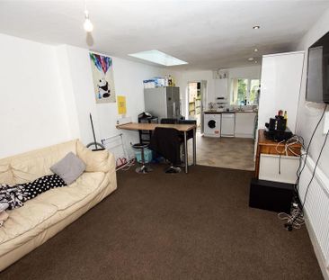 6 bedroom apartment to rent - Photo 2