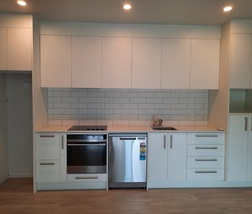 Immaculate and Convenient 2 bedroom Apartment - Photo 6