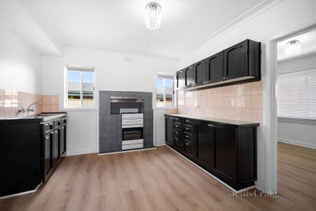 311 Larter Street, Canadian - Photo 2