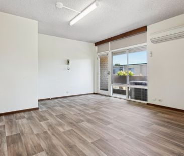 Secure two bedroom unit - Photo 4