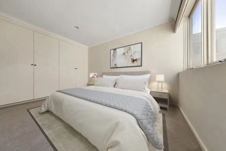 Bright Two Bedroom Apartment. - Photo 5