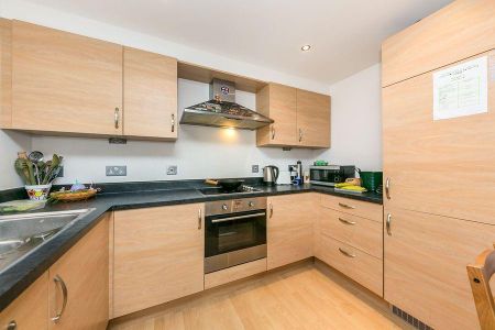 2 bedroom flat to rent - Photo 4