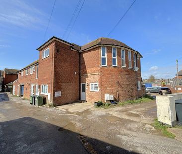 A 2 Bedroom Flat Instruction to Let in Bexhill-on-Sea - Photo 2