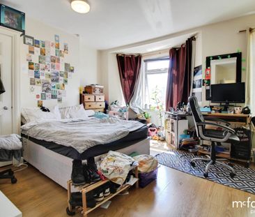 First Floor Front Flat, 11 Manchester Road, Swindon, SN1 - Photo 1